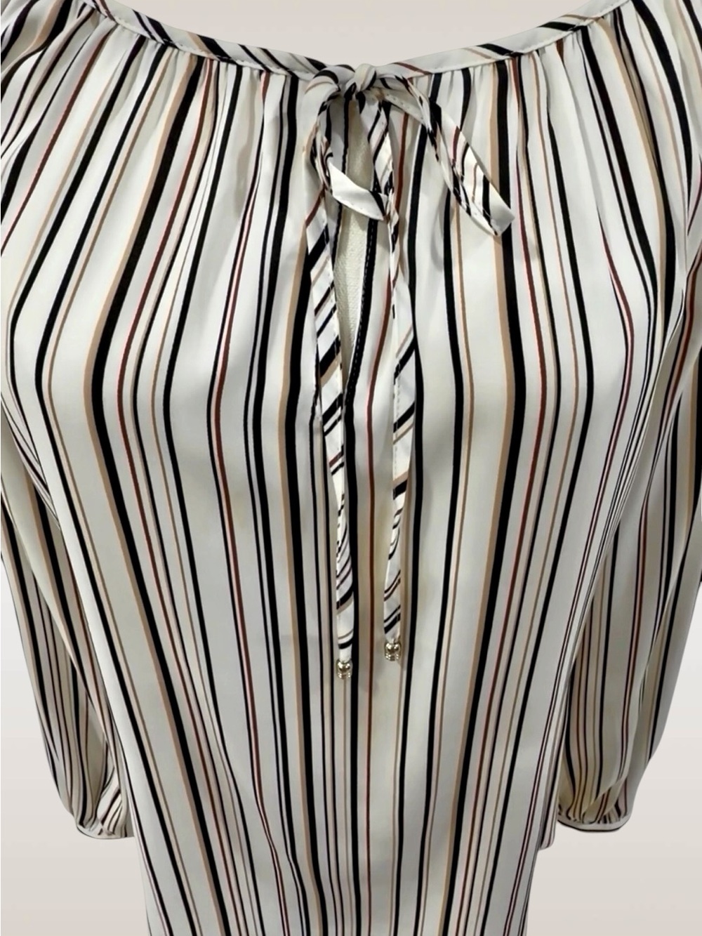 White House Black Market blouse - Picture 5 of 9